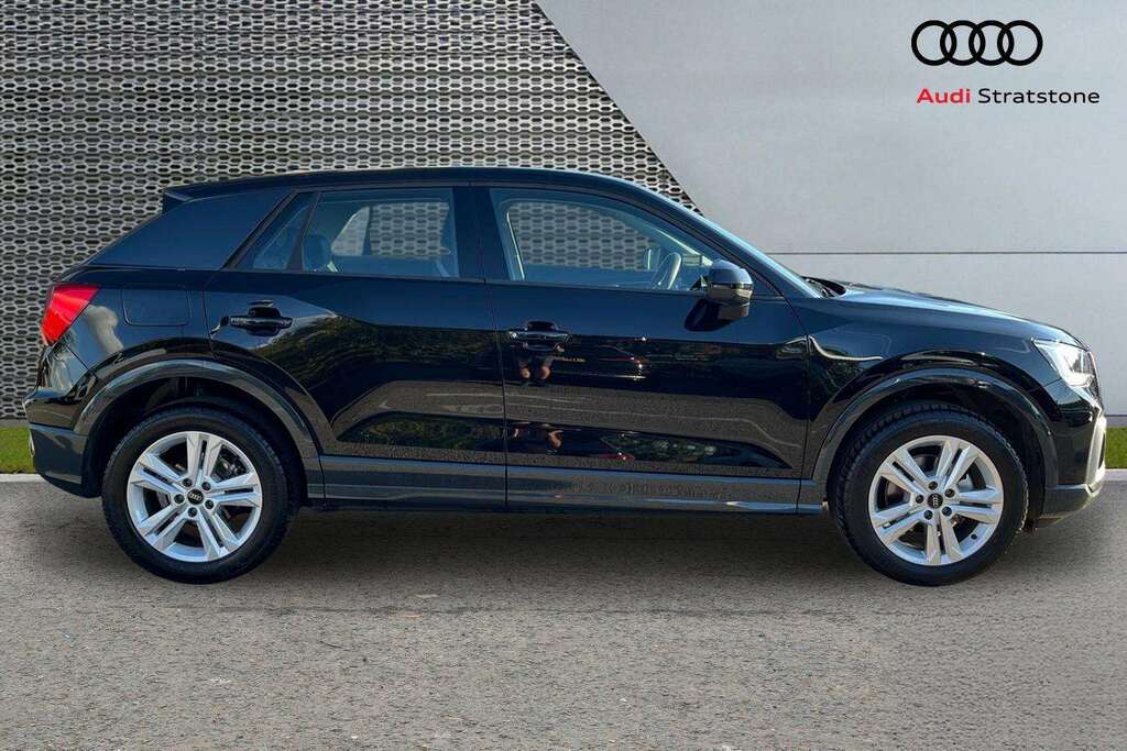 Audi Q2 35 Tfsi Sport S Tronic 2026 Black #4