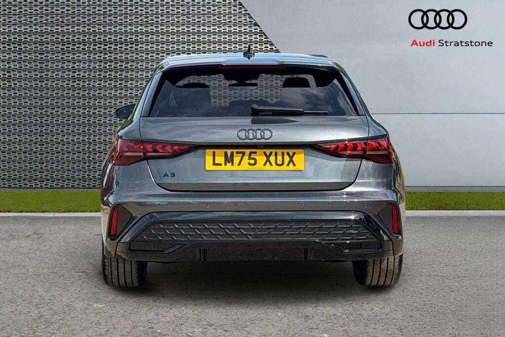 Audi A3 1.5 Tfsie 40 Sport Sportback Plug-in Hy Black #7