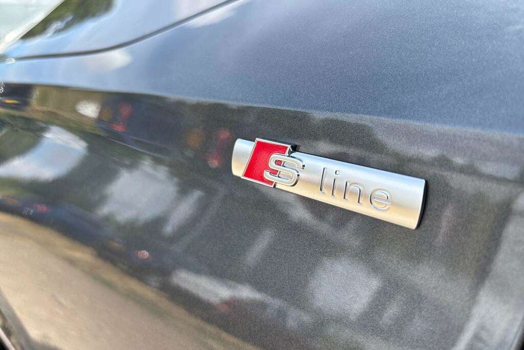Audi A3 1.5 Tfsie 40 Sport Sportback Plug-in Hy Black #40