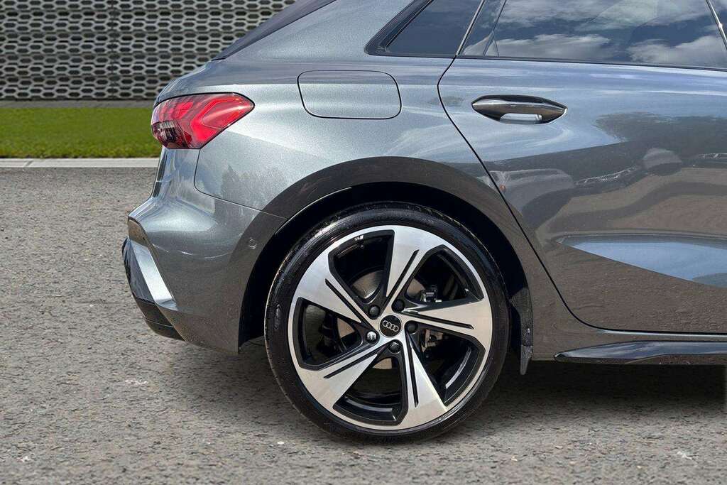Audi A3 1.5 Tfsie 40 Sport Sportback Plug-in Hy Black #9