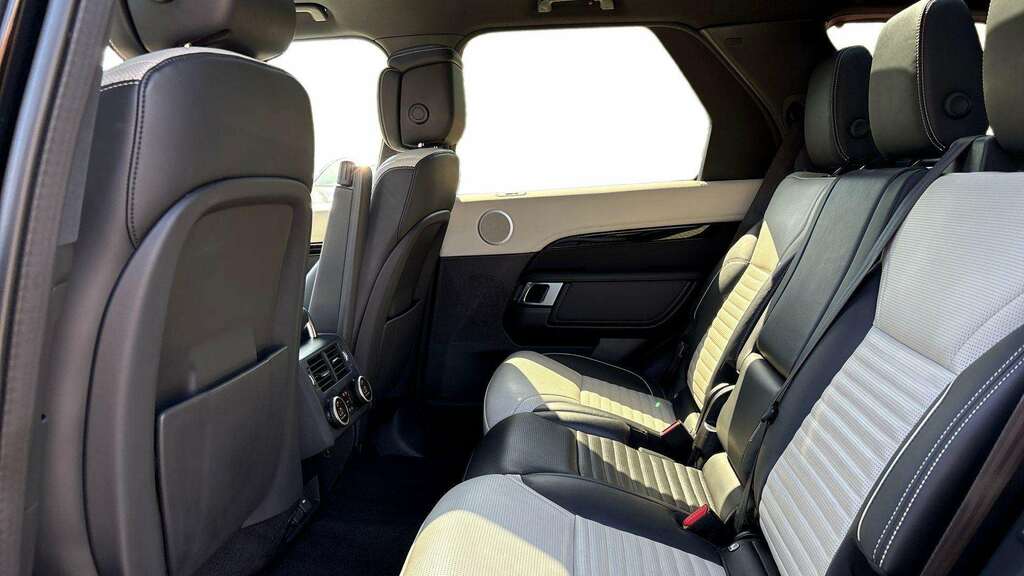Land Rover Discovery 3.0 D300 R-dynamic Hse 2023 Black #4