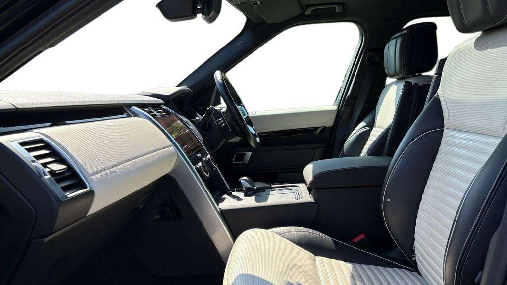 Land Rover Discovery 3.0 D300 R-dynamic Hse 2023 Black #3