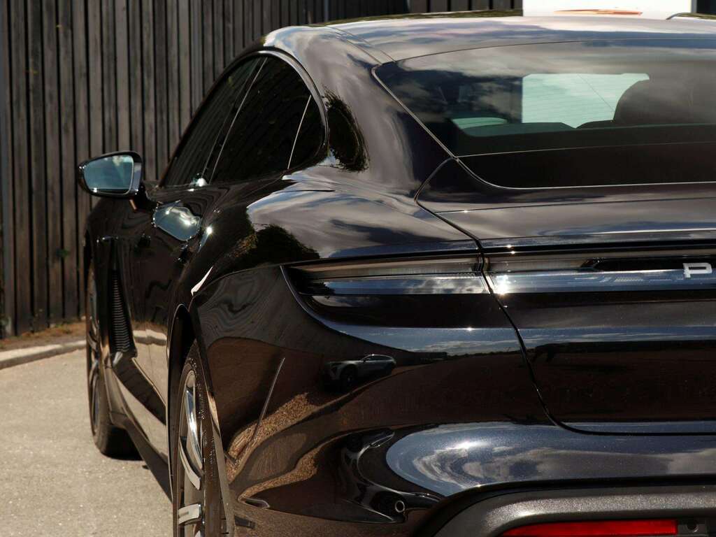 Porsche Taycan 560Kw Turbo S 93Kwh Red #34