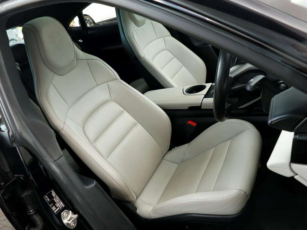 Porsche Taycan 560Kw Turbo S 93Kwh Red #24