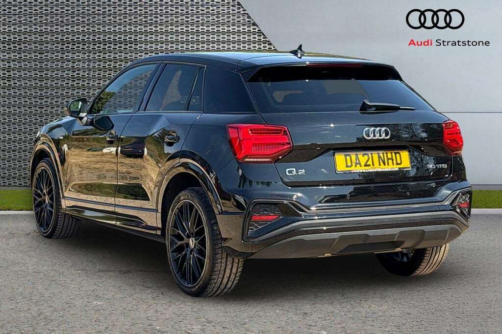 Audi Q2 30 Tfsi Black Edition 2021 Black #3