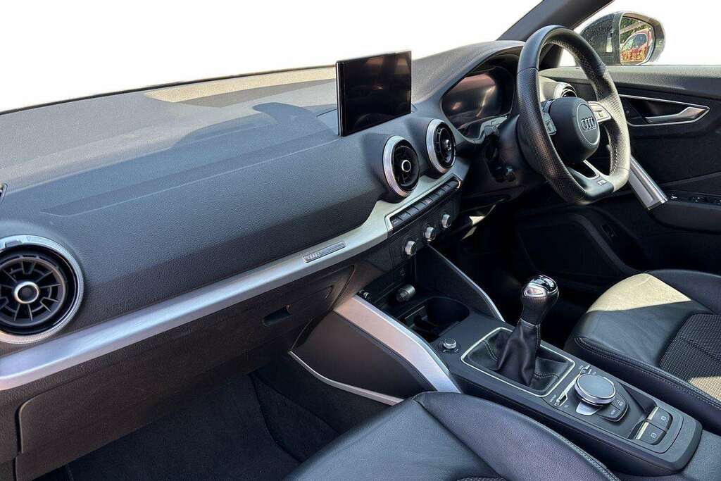 Audi Q2 30 Tfsi Black Edition 2021 Black #2