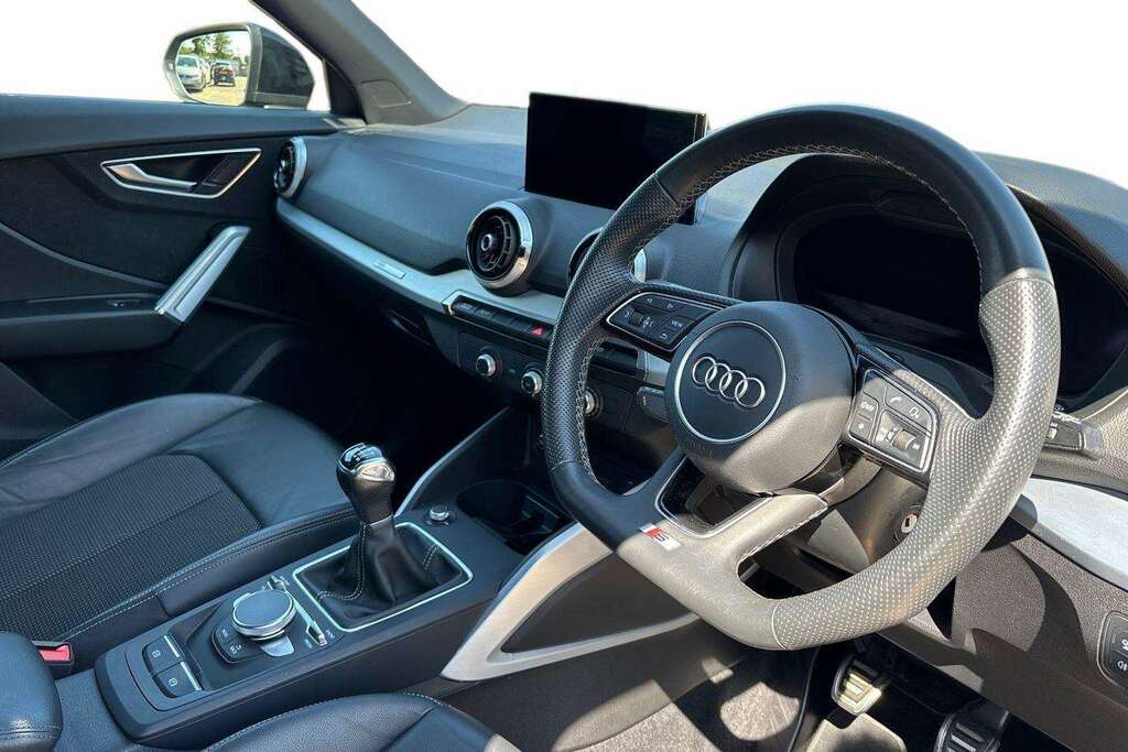 Audi Q2 30 Tfsi Black Edition 2021 Black #6