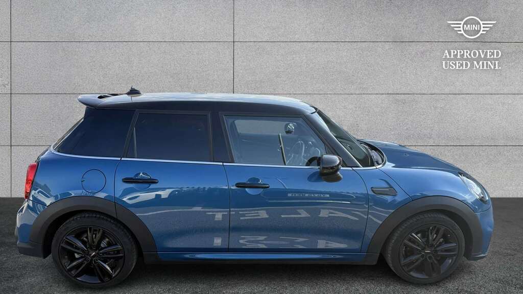 Mini Hatch 1.5 Cooper Sport 2023 YB73WVK Blue #3