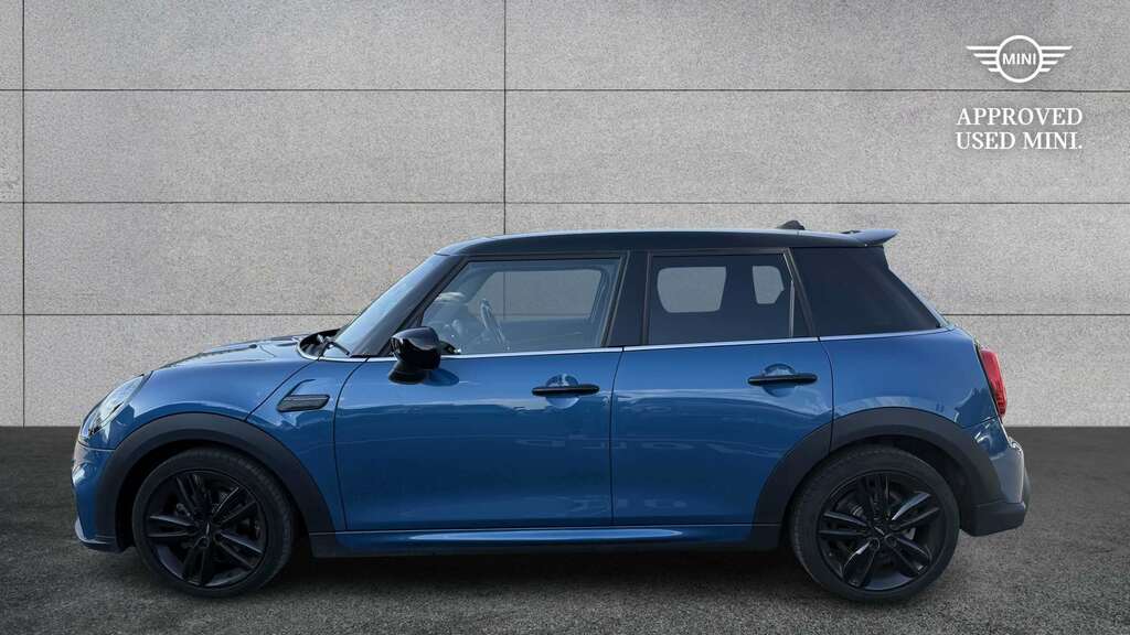 Mini Hatch 1.5 Cooper Sport 2023 YB73WVK Blue #2