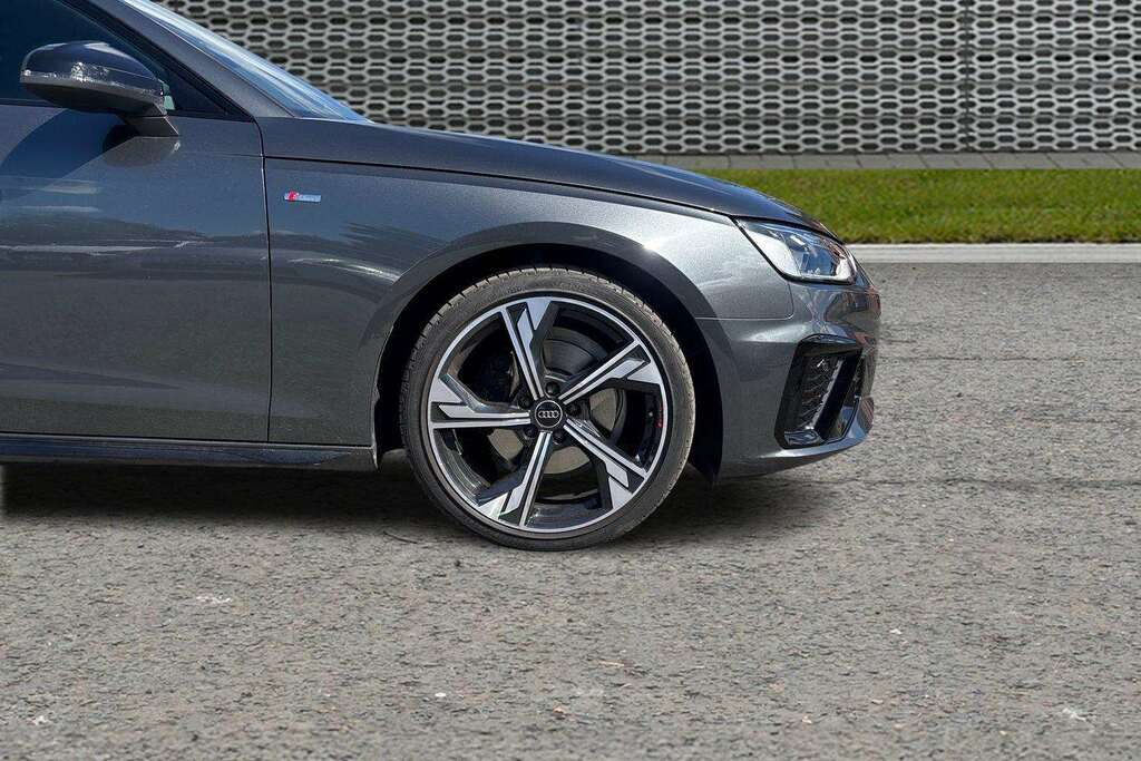 Audi A4 35 Tfsi Black Edition S Tronic 2024 #5