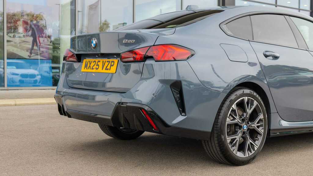 BMW 2 Series 220 M Sport Step 2025 #6