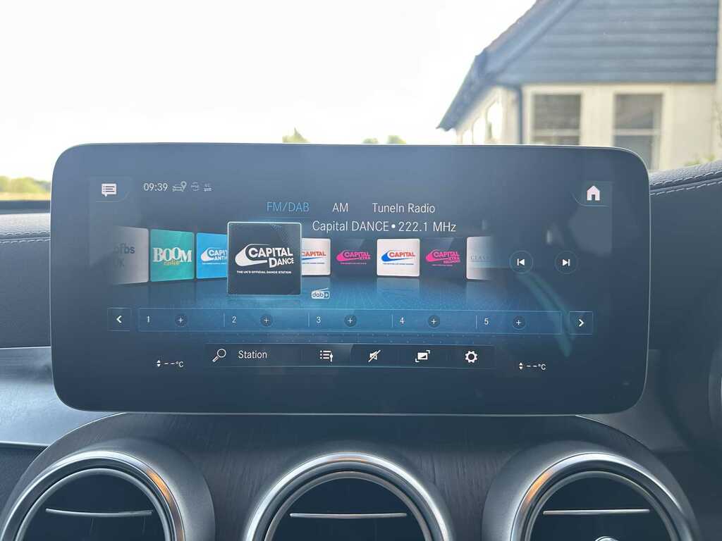 Mercedes-Benz GLC Class 2.0 Glc300de 13.5Kwh Amg Line Premium G-tronic White #36