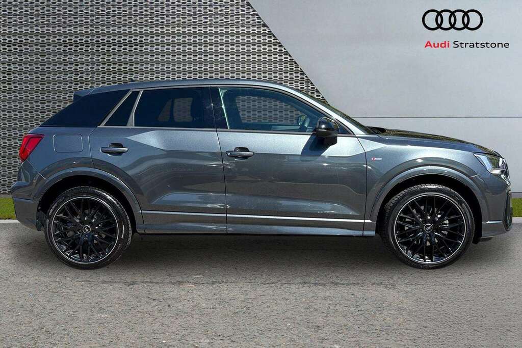 Audi Q2 35 Tfsi Black Edition S Tronic 2026 Grey #4