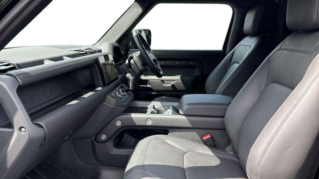 Land Rover Defender 90 3.0 D350 Hard Top X-dynamic Hse 2025 Black #3