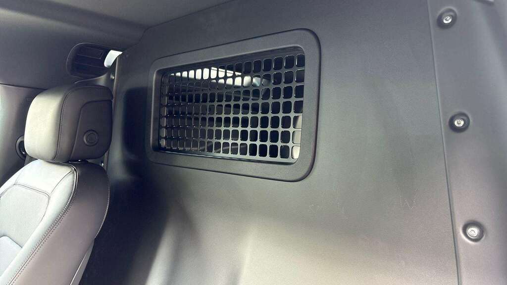 Land Rover Defender 90 3.0 D350 Hard Top X-dynamic Hse 2025 Black #4