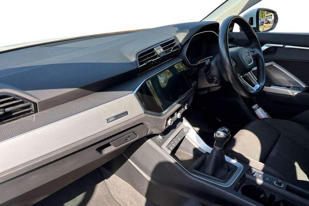 Audi Q3 35 Tfsi Sport 2019 White #2