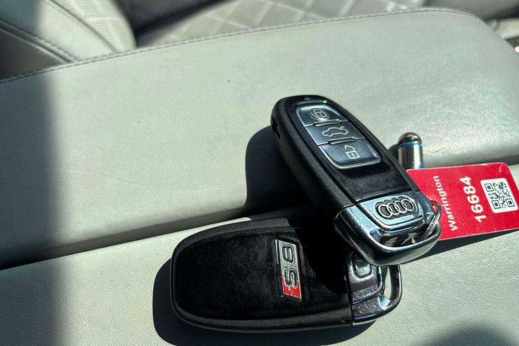 Audi A8 #25