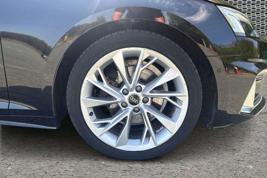 Audi A5 35 Tfsi Sport S Tronic 2024 Black #4