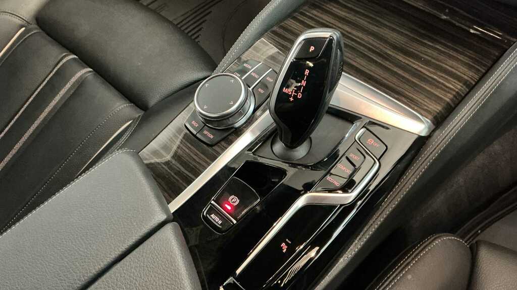 BMW 5 Series 530D Xdrive M Sport Saloon 3.0 #9