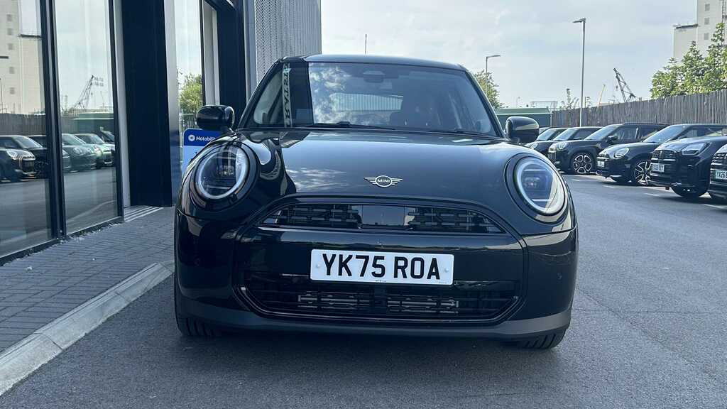 Mini Hatch 1.5 C Classic Level 2 2026 YK75ROA Black #6