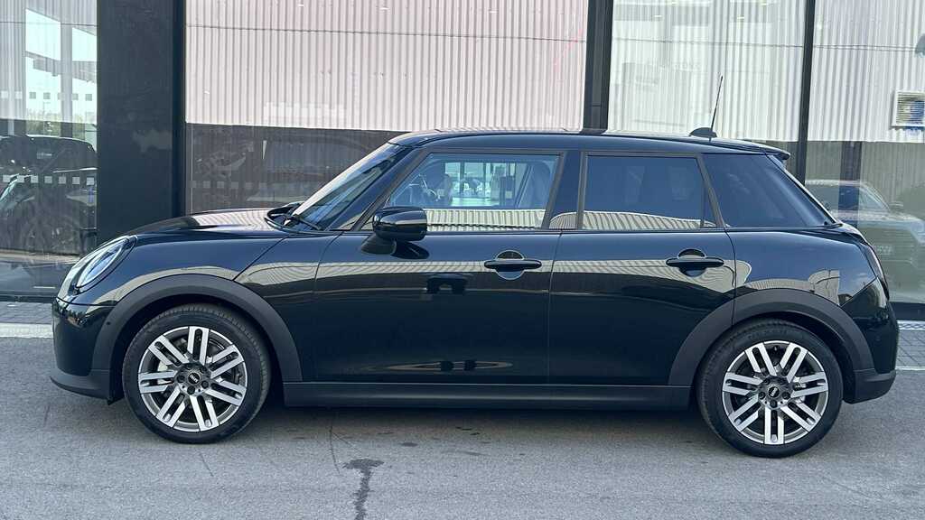 Mini Hatch 1.5 C Classic Level 2 2026 YK75ROA Black #4