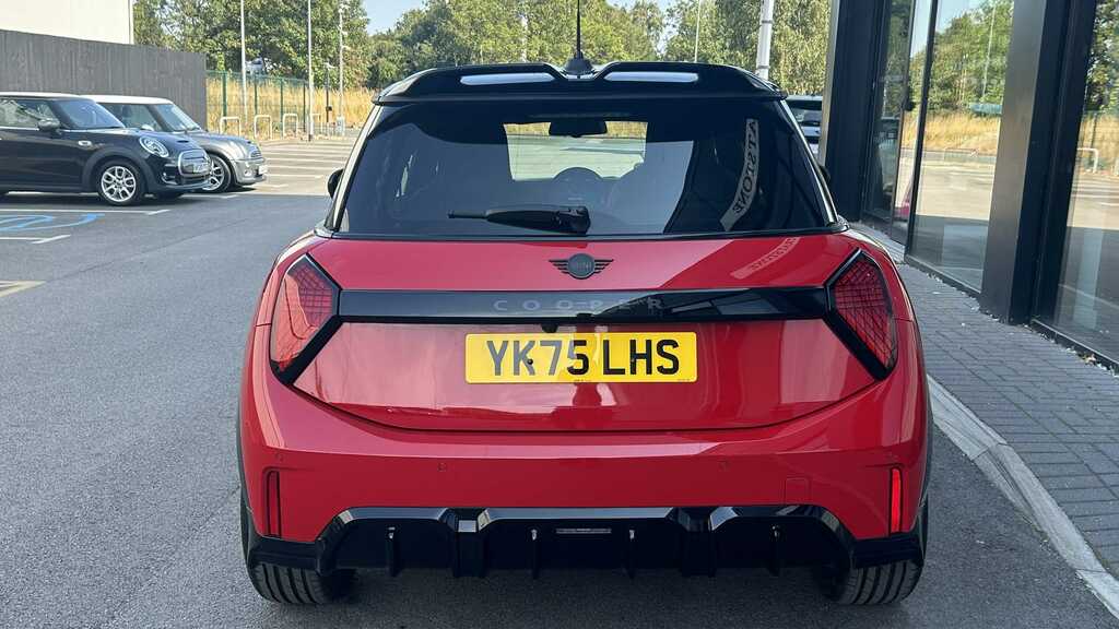 Mini Hatch 1.5 C Sport Level 2 2026 YK75LHS Red #4