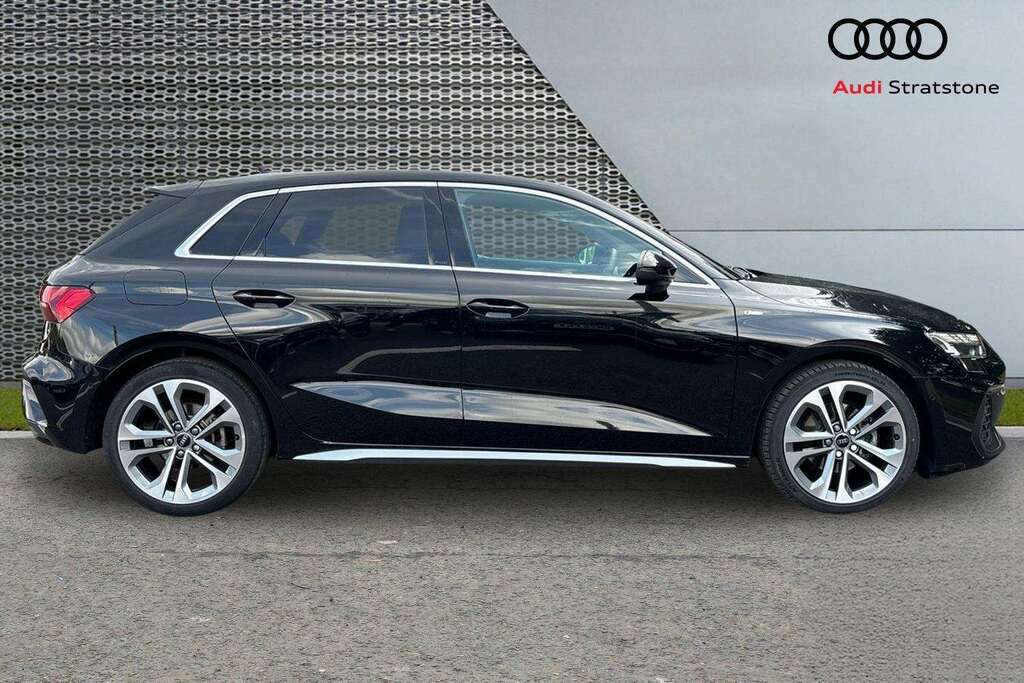 Audi A3 35 Tfsi S Line S Tronic 2025 FH25BYX Black #4
