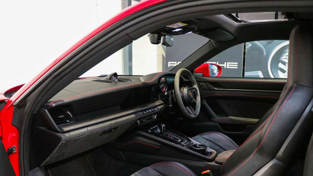 Porsche 911 Carrera 4 Gts S-a 2022 Red #5