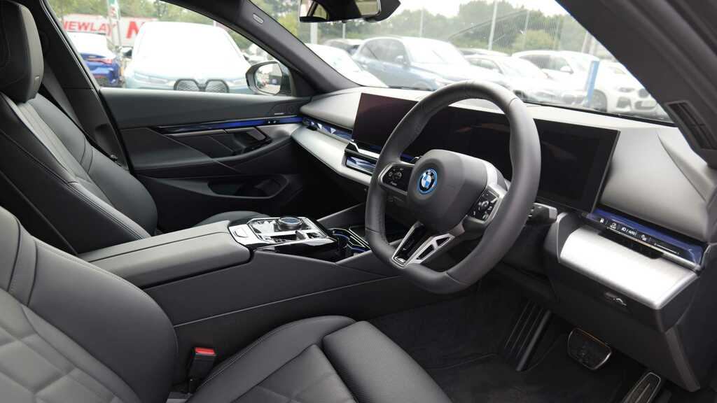 BMW 5 Series 530E M Sport 2026 Black #6