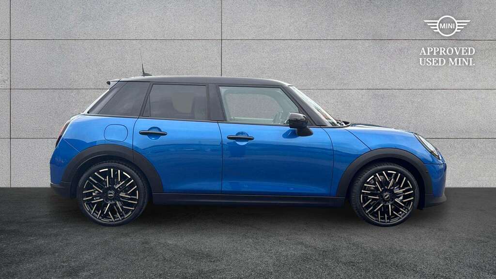 Mini Hatch 1.5 C Exclusive 2026 YD75DJN Blue #3