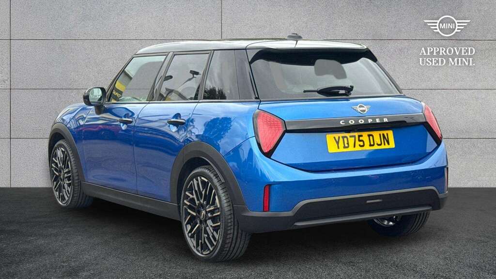 Mini Hatch 1.5 C Exclusive 2026 YD75DJN Blue #2