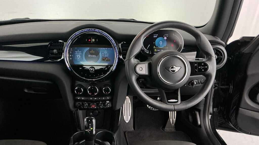 Mini Hatch 1.5 Cooper Sport 2023 YS23ACU Black #5