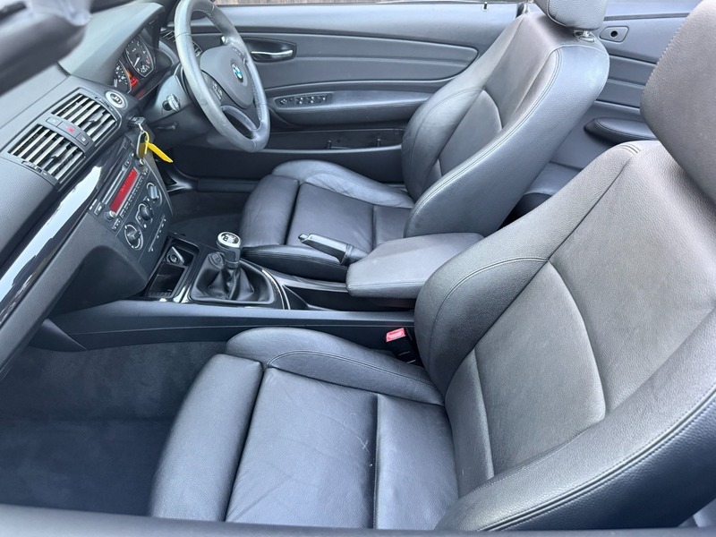 BMW 1 Series Convertible 2.0 120D Se Steptronic Euro 5 201 Black #8