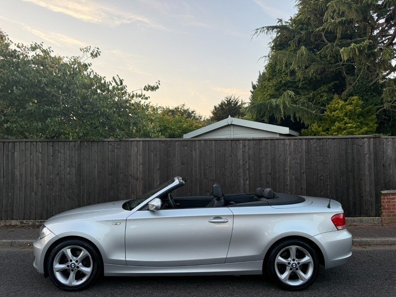 BMW 1 Series Convertible 2.0 120D Se Steptronic Euro 5 201 Black #2