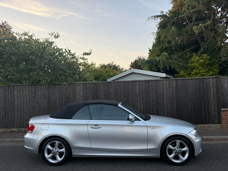 BMW 1 Series Convertible 2.0 120D Se Steptronic Euro 5 201 Black #5