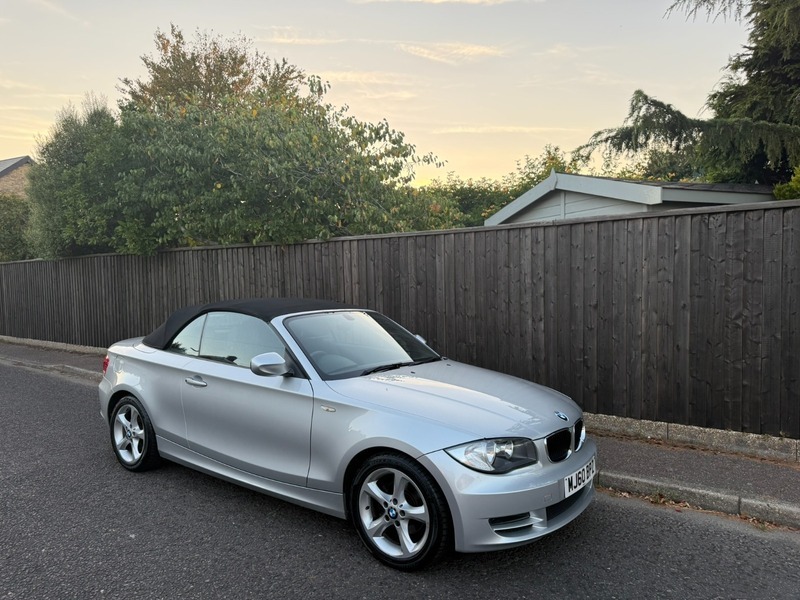 BMW 1 Series Convertible 2.0 120D Se Steptronic Euro 5 201 Black #4