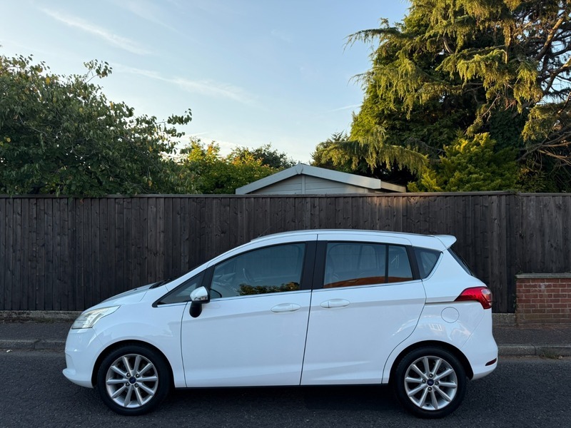 Ford B-Max Titanium White #5