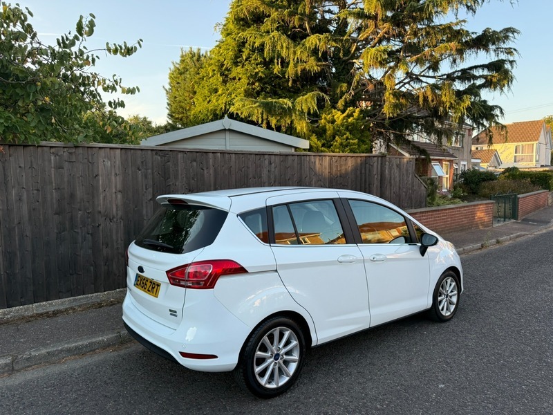 Ford B-Max Titanium White #3