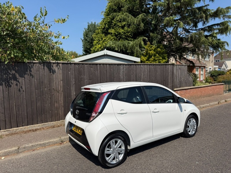 Toyota Aygo Vvt-i X-pression White #6