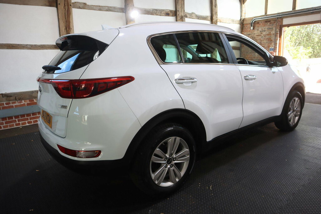 Kia Sportage 1.7 Crdi 2 Euro 6 S S White #6
