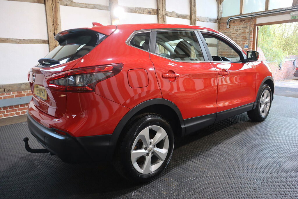 Nissan Qashqai 1.3 Dig-t Acenta Premium Euro 6 S S Red #6