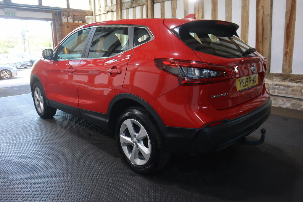 Nissan Qashqai 1.3 Dig-t Acenta Premium Euro 6 S S Red #4