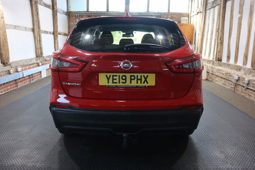 Nissan Qashqai 1.3 Dig-t Acenta Premium Euro 6 S S Red #5