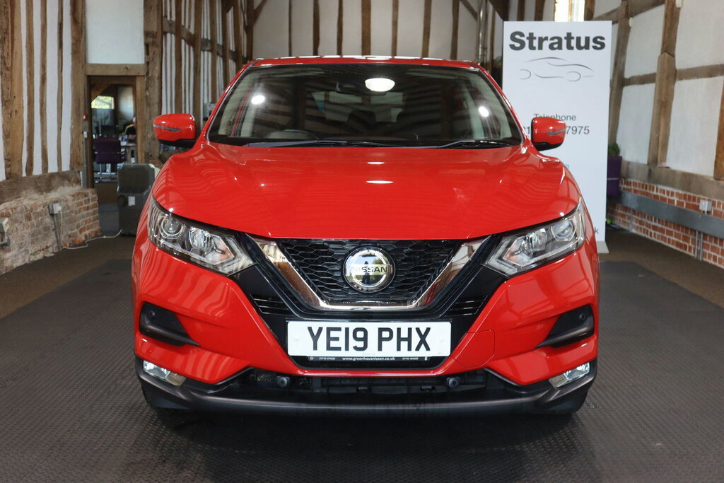 Nissan Qashqai 1.3 Dig-t Acenta Premium Euro 6 S S Red #2