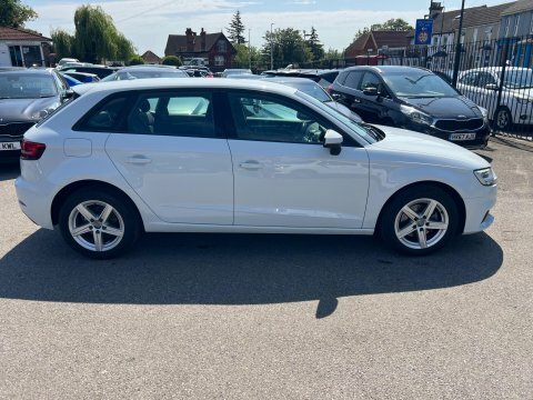 Audi A3 1.0 Tfsi Se White #6