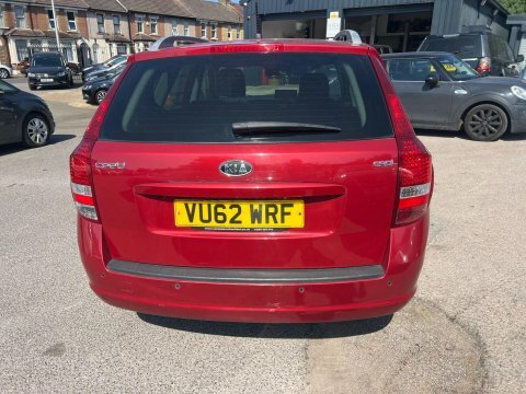 Kia Ceed 1.6 Crdi 3 Red #4