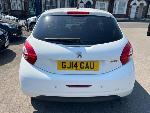 Peugeot 208 1.2 Vti Style White #4