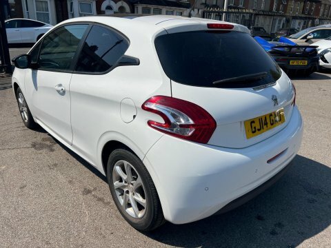 Peugeot 208 1.2 Vti Style White #3