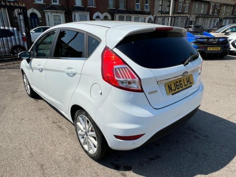 Ford Fiesta 1.0 Ecoboost Hybrid Mhev 125 St-line X  #3