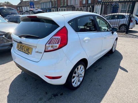 Ford Fiesta 1.0 Ecoboost Hybrid Mhev 125 St-line X  #5